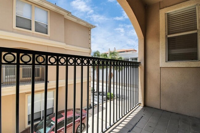 Building Photo - 803 Rosine St