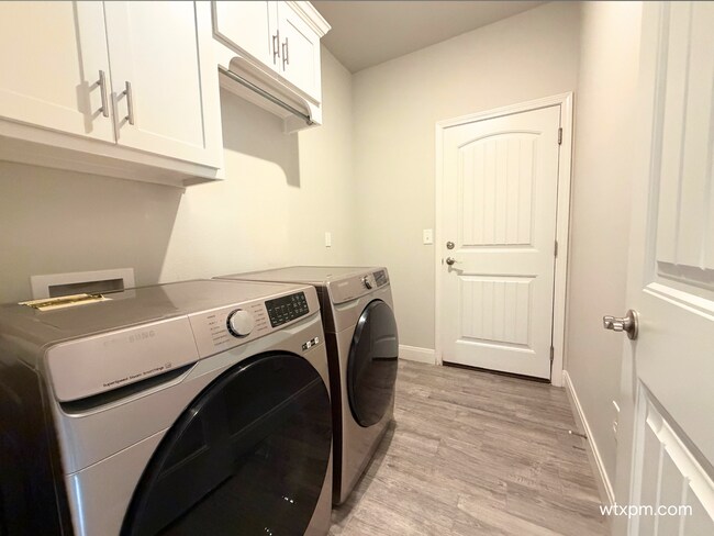 Building Photo - Modern 3-Bedroom Home with Office in The Greenways