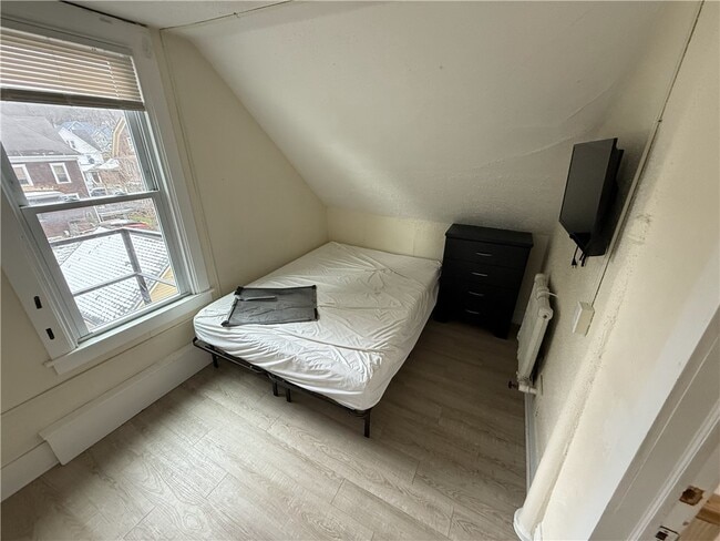 Building Photo - 65 Ford Ave