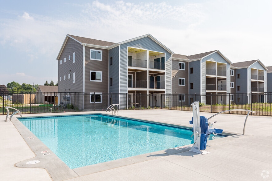 Primary Photo - Lakeshore Flats