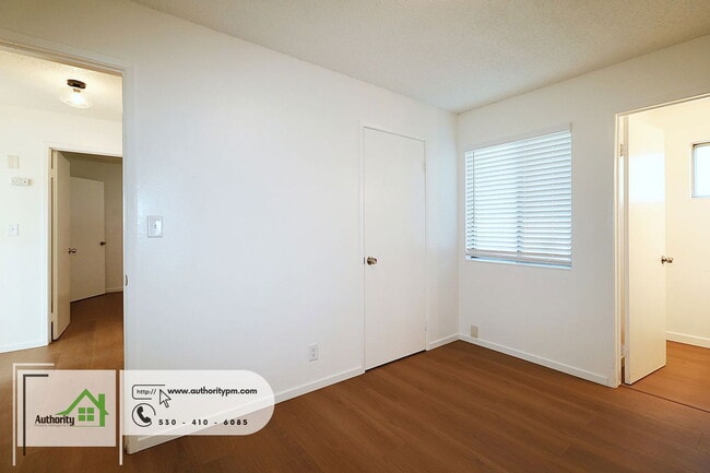 Building Photo - 2042 Neptune Terrace