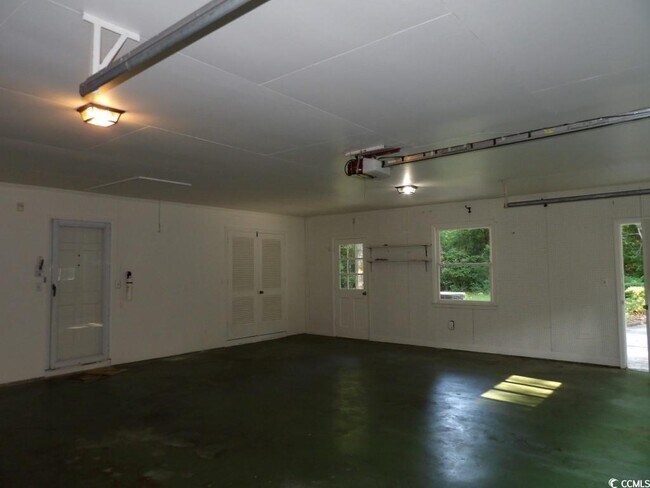 Building Photo - 254 Evergreen Ln