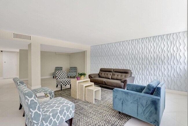 Building Photo - 1236 Hillsboro Mile