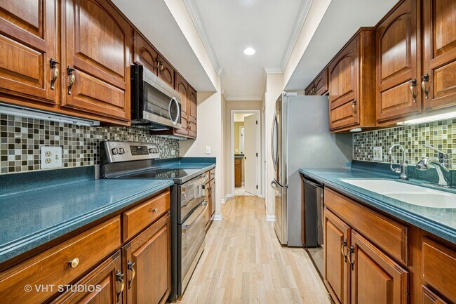 Building Photo - 563 Shorely Dr