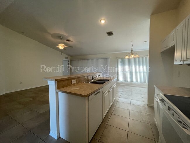 Building Photo - 1429 NE 5th Ave