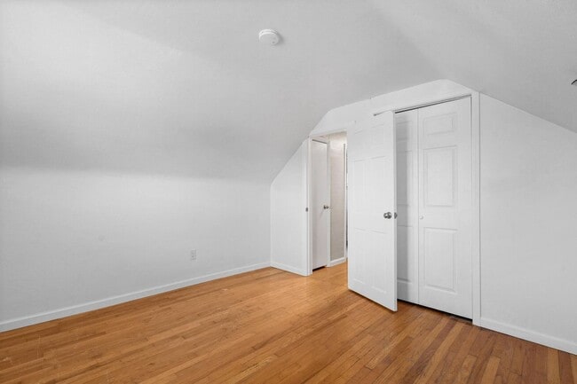 Building Photo - Charming 4-Bedroom Home in Desirable Neigh...