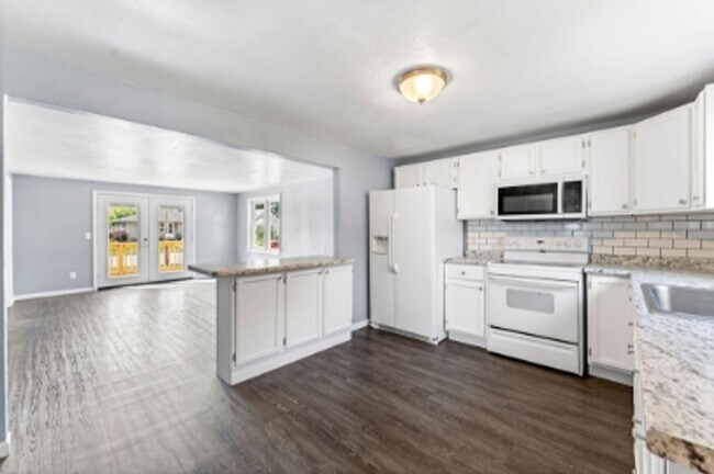 Building Photo - Beautifully updated with modern upgrades and cozy charm. PETS WELCOME