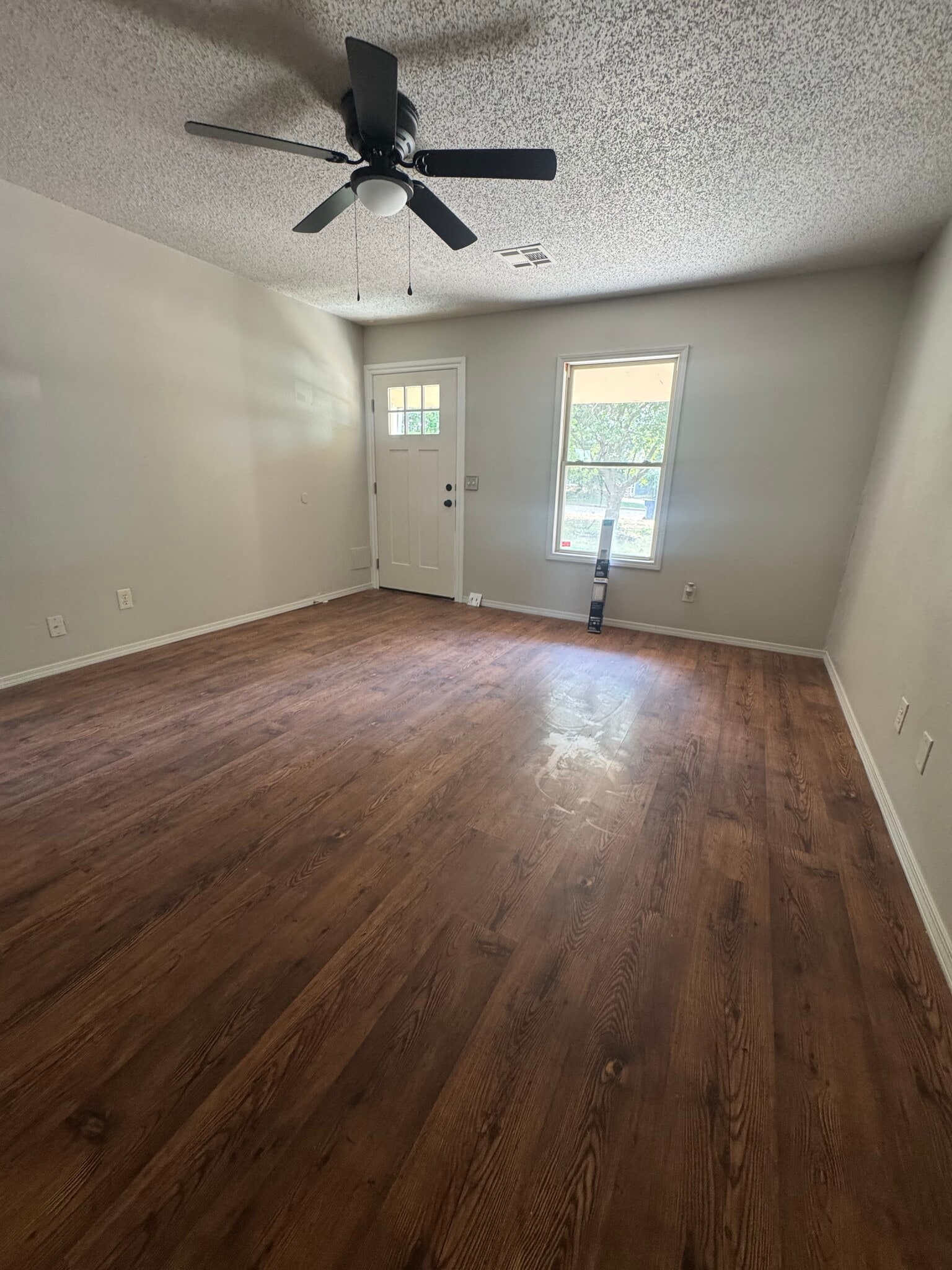Building Photo - 4906 Vena Ln