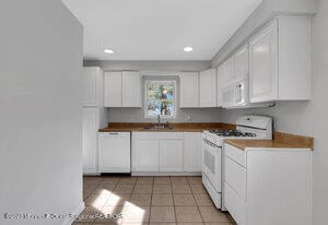 Building Photo - 1429 Lakewood Rd