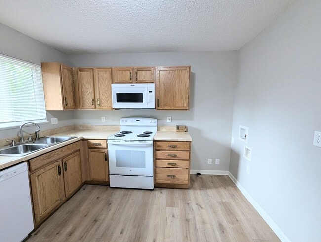Building Photo - Great 3 Bedroom, 1 Bath Home