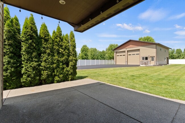 Building Photo - 1981 W Twinkling Star Rd