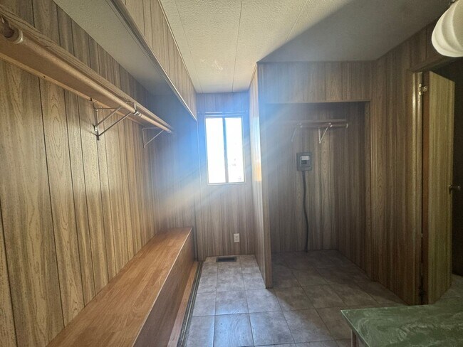 Building Photo - Large Customized 2 Bedroom Manuf Home w/Bonus Room= 3 total bedrooms