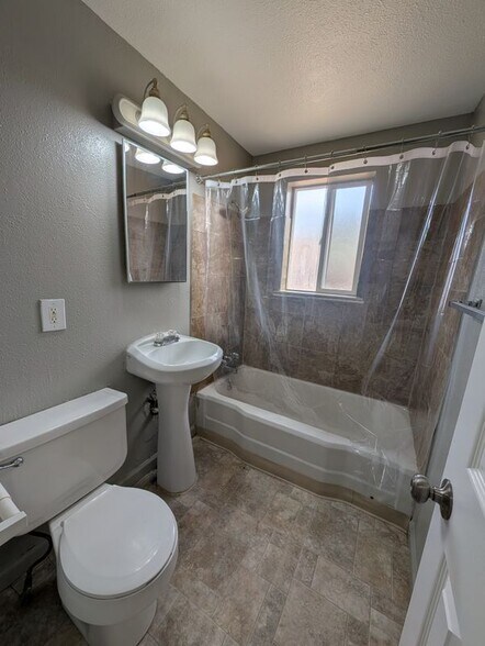 Building Photo - 1310 N Moline St