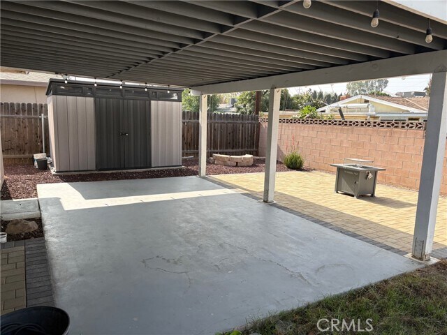 Building Photo - 327 Naomi St