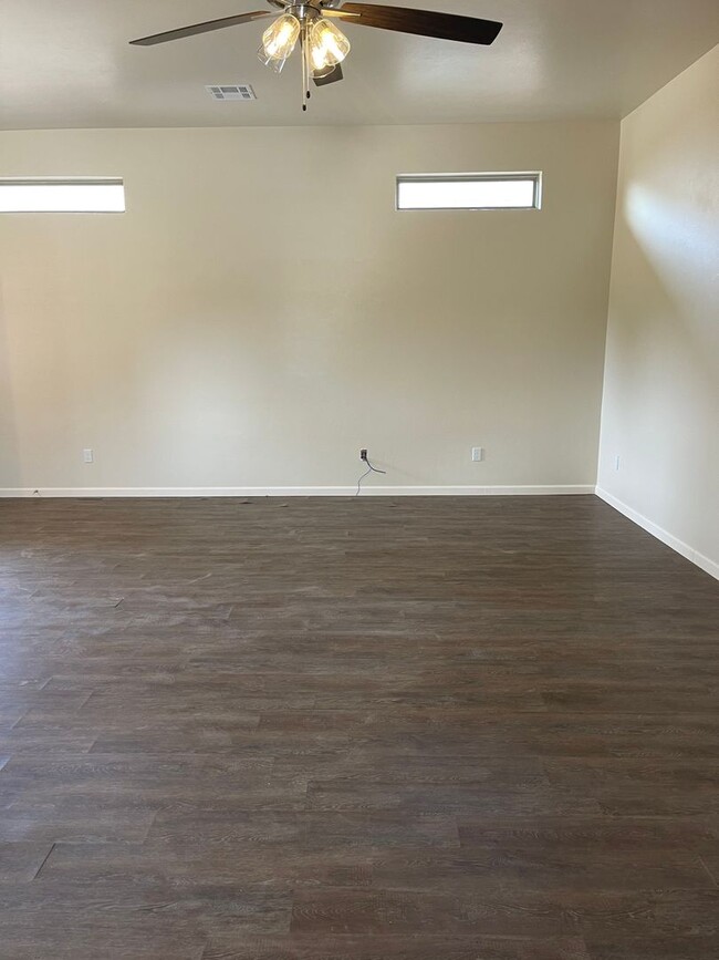 Building Photo - The Enclave-3 bed 2.5 bath home