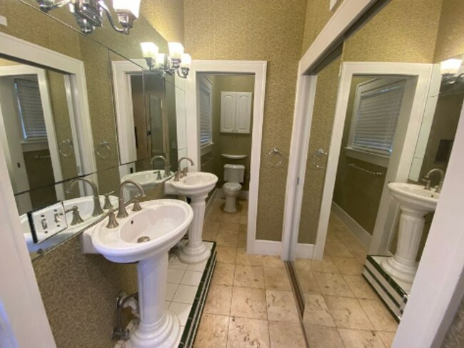 Building Photo - 3 Bedroom 2 Bath in Historic Orlando for RENT!