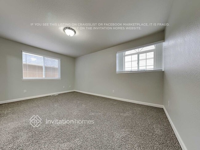 Building Photo - 7724 48th Loop SE