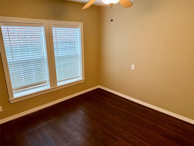 Building Photo - 8234 Bonner Dr