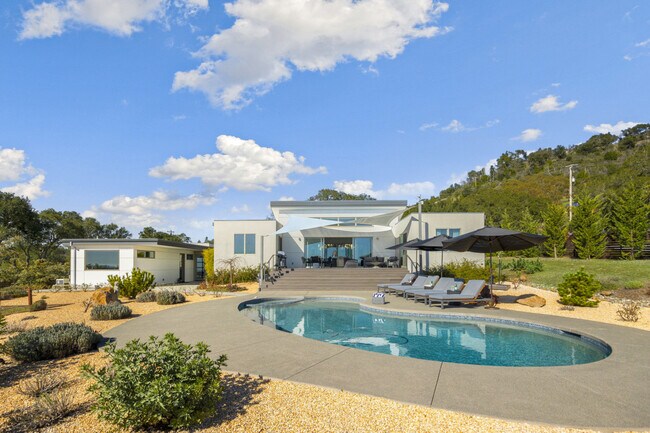 Building Photo - 5830 Heights Rd