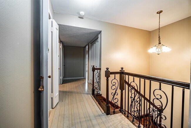 Building Photo - 14 Woodstone St