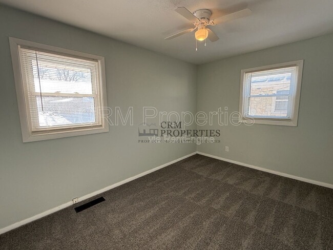 Building Photo - 806 Maumee Dr