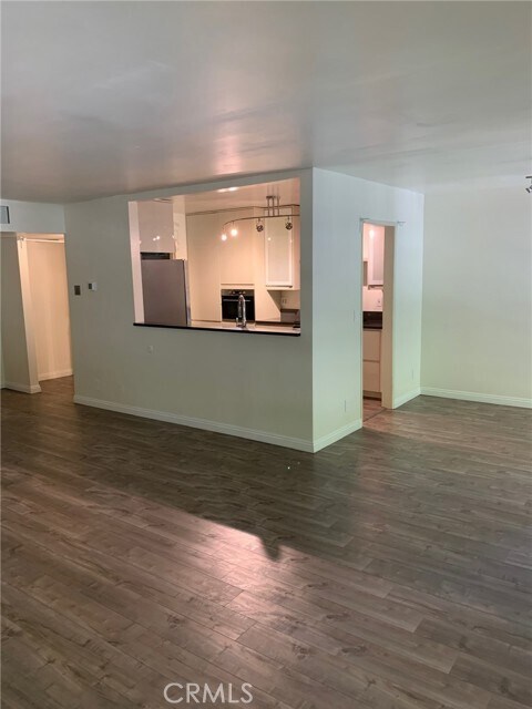 Building Photo - 1127 E Del Mar Blvd