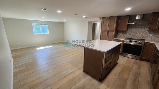 Building Photo - 2631 W Dell Dr