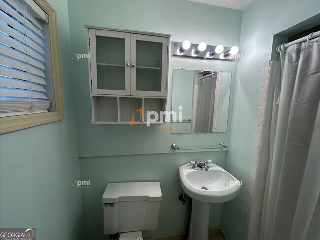 Building Photo - 1549 Barcelona Dr