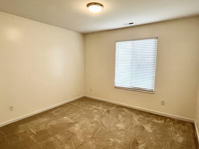 Building Photo - 6005 Tall Tree Ln