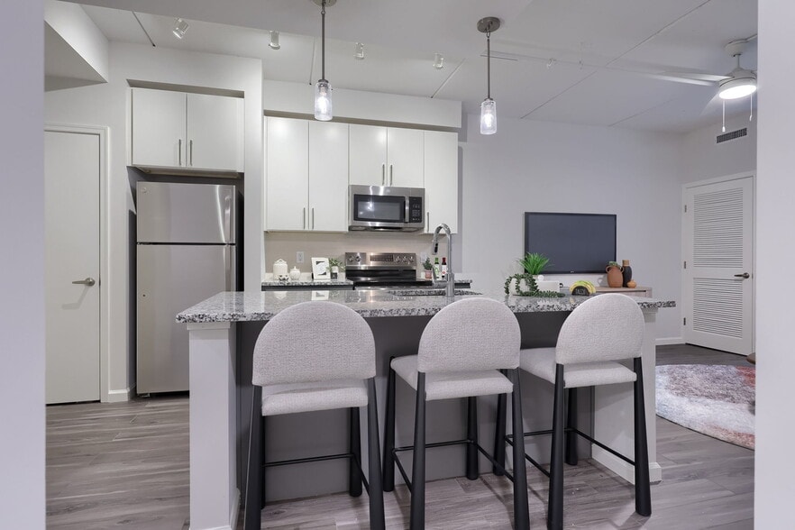 Building Photo - Gallery 118
