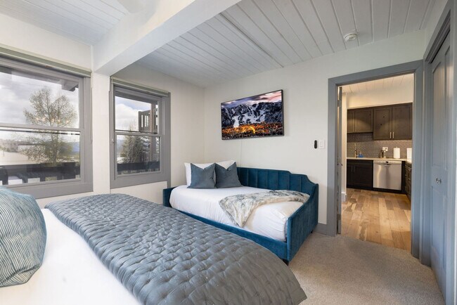 Building Photo - 70 Gallun Ln