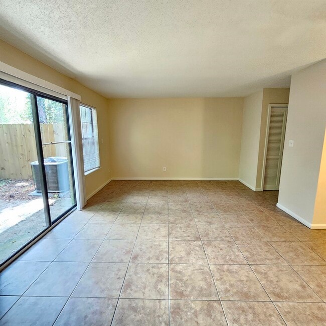 Building Photo - 3701 Donovan Dr
