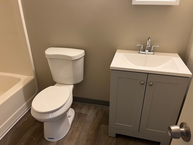 Building Photo - 35 Log St