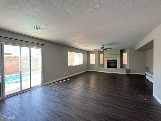 Building Photo - 2425 Island Paradise Ave