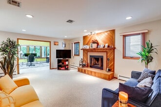 Building Photo - 31 Diane Dr