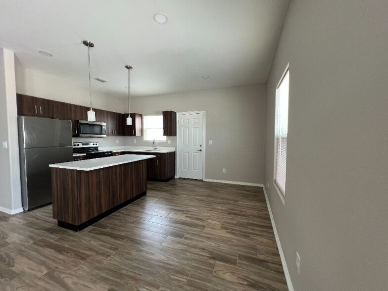 Building Photo - 4105 Walnut Ave