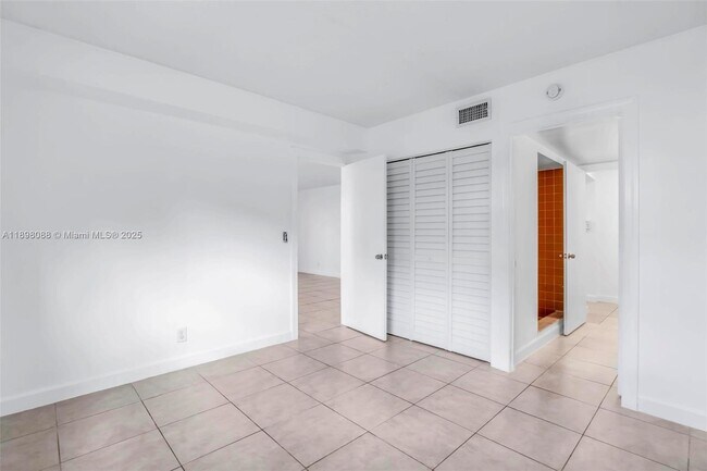 Building Photo - 8002 Lagos De Campo Blvd