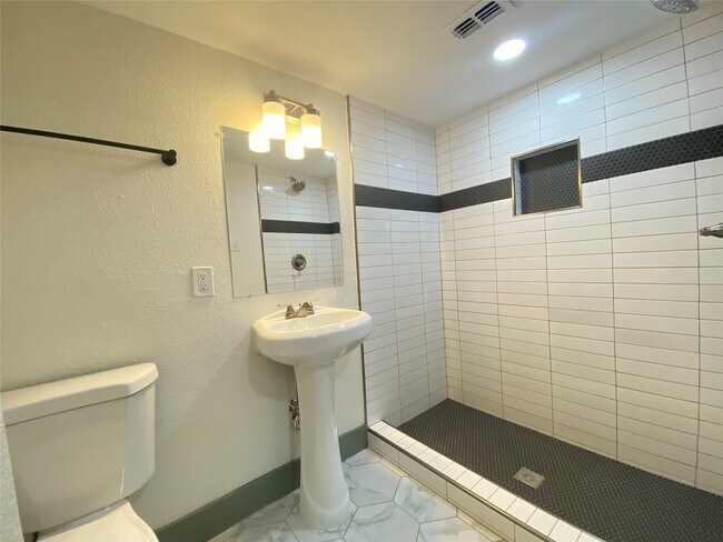 Building Photo - 2305 55th St