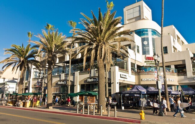 Building Photo - 916 Delaware St