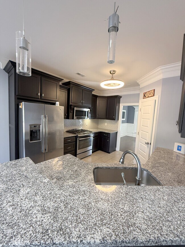 Building Photo - 218 Woodgrove Dr NW