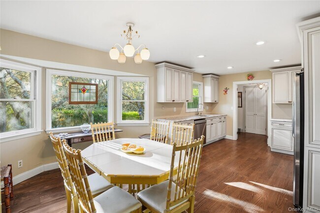 Building Photo - 15 Club Dr