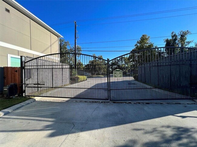 Building Photo - 6712 Parker Oaks Ln