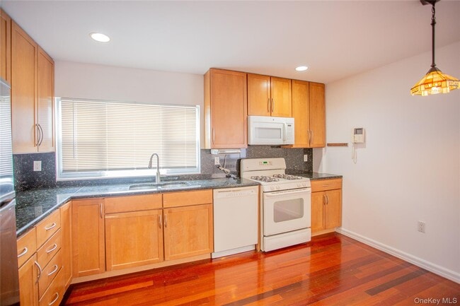 Building Photo - 540 E Chester St