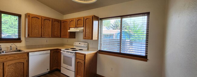 Building Photo - Spacious Single-Family Home with Vaulted C...