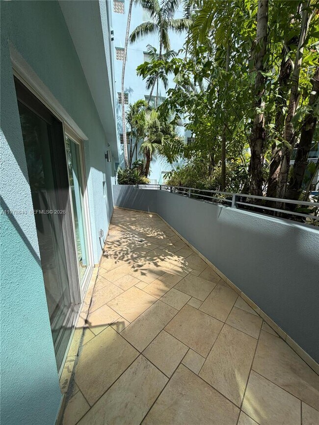 Building Photo - 2699 Tigertail Ave