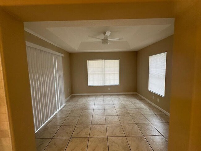 Building Photo - Pool Home on canal for rent !