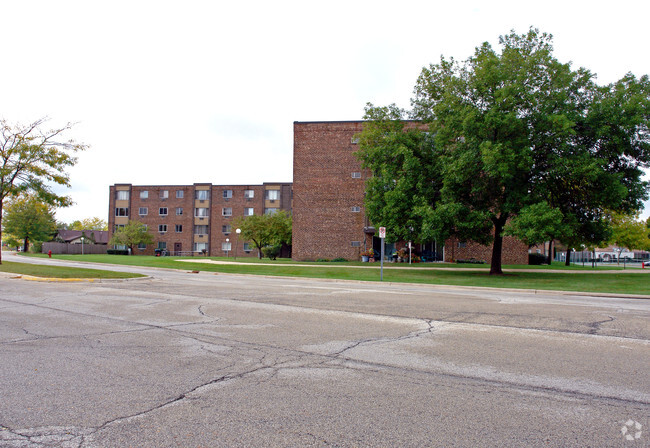 Building Photo - Moon Lake Village Condominiums