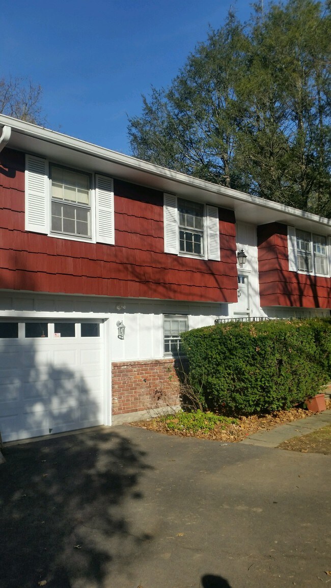 Building Photo - 20 Havemeyer Ln