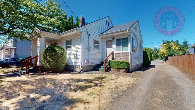 Building Photo - North Portland Gem! 3 Bed, 1 Bath Home in Prime Willamette Location