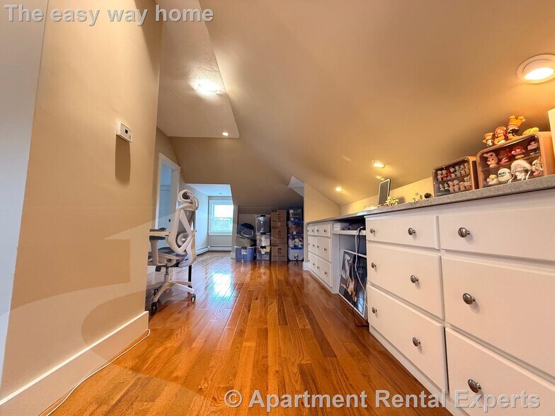 Building Photo - 119 Central St